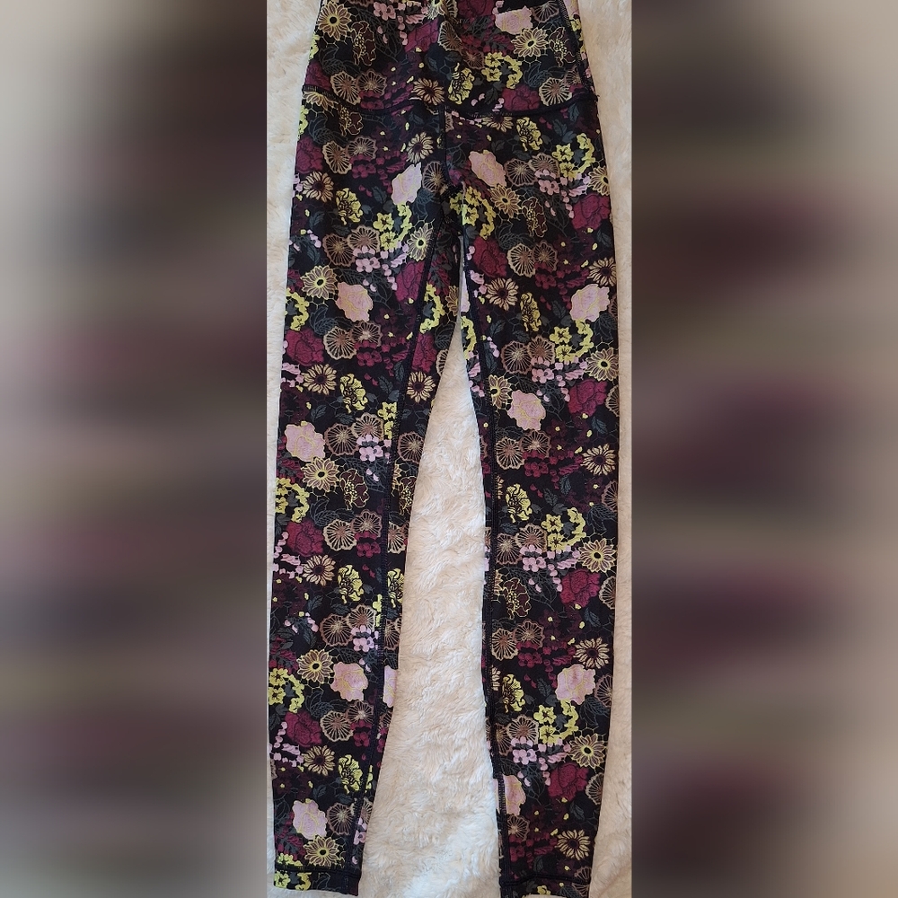 Floral Lululemon Athletic yoga pants - Picture 3 of 6